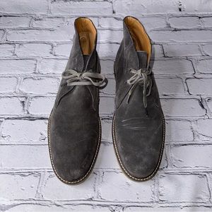 Vince Men’s Lafayette Gray Suede Chukka Boot Size 10
